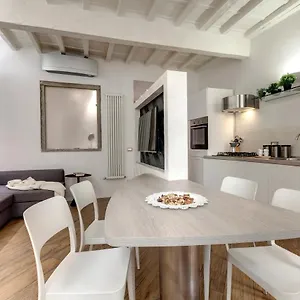 https://mamo-florence-rosa-apartment.it-tuscanyhotel.com