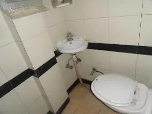 ****  Airport Hotel Le Seasons New Delhi India